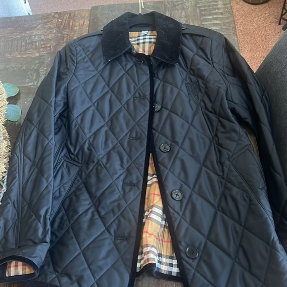 Burberry Women’s quilted Jacket - Picture 8 of 11